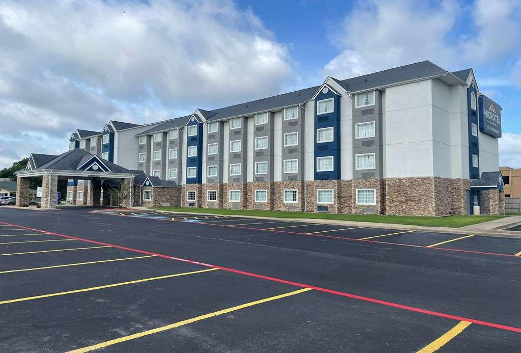 Microtel Inn & Suites By Wyndham Бошьер Сити Экстерьер фото