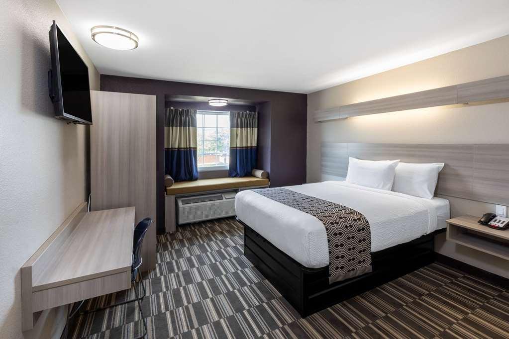Microtel Inn & Suites By Wyndham Бошьер Сити Номер фото