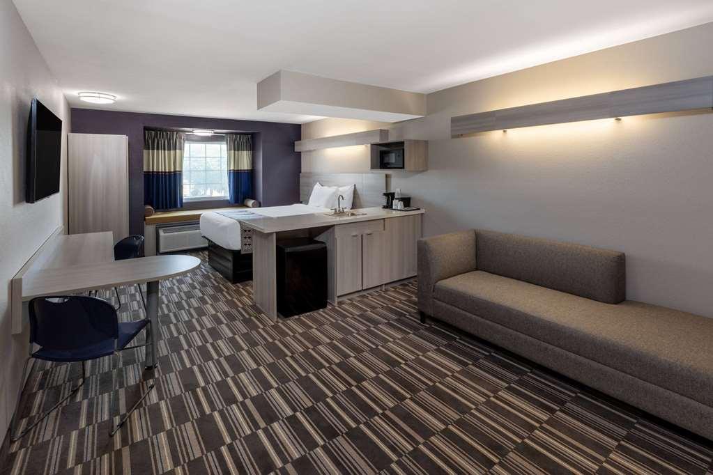 Microtel Inn & Suites By Wyndham Бошьер Сити Номер фото