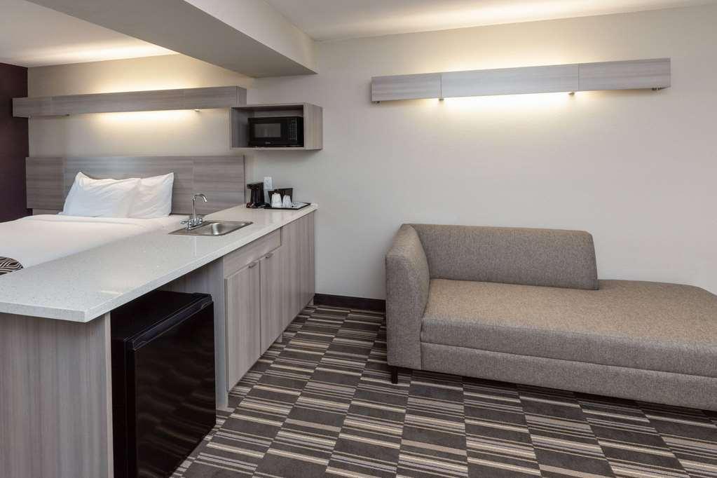Microtel Inn & Suites By Wyndham Бошьер Сити Номер фото