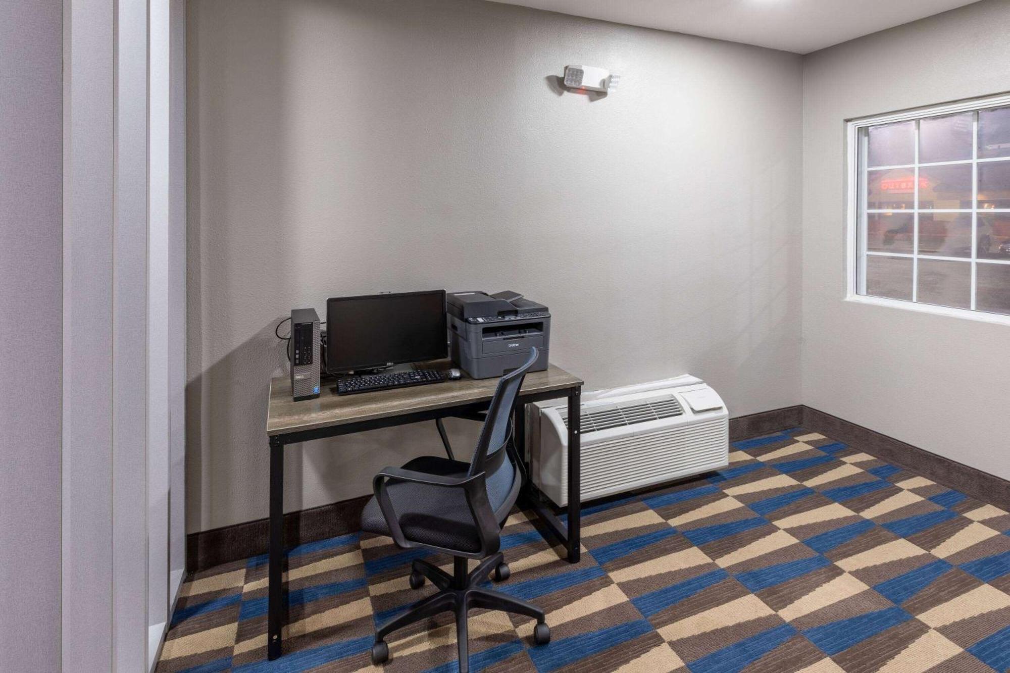 Microtel Inn & Suites By Wyndham Бошьер Сити Экстерьер фото