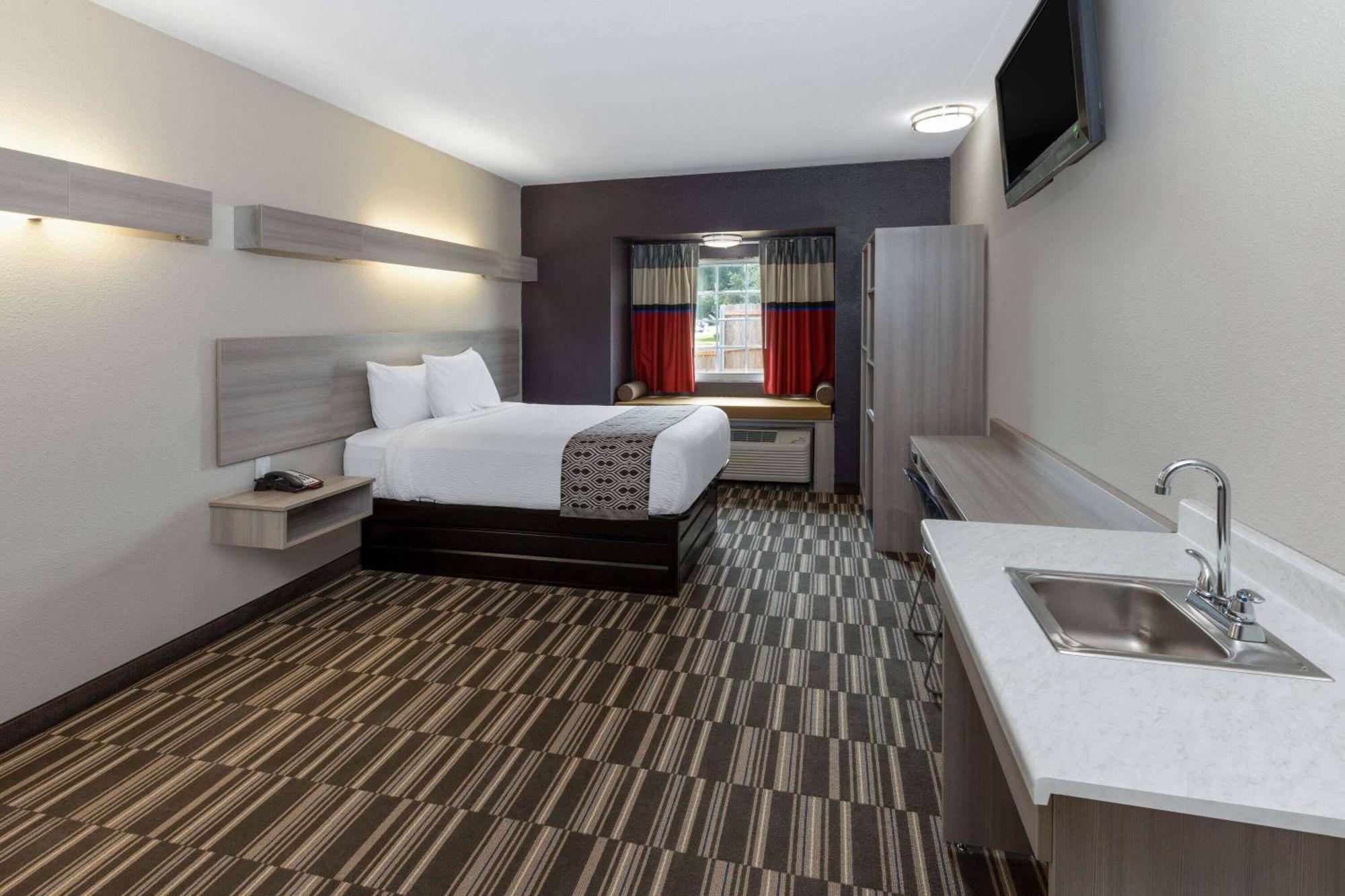Microtel Inn & Suites By Wyndham Бошьер Сити Экстерьер фото