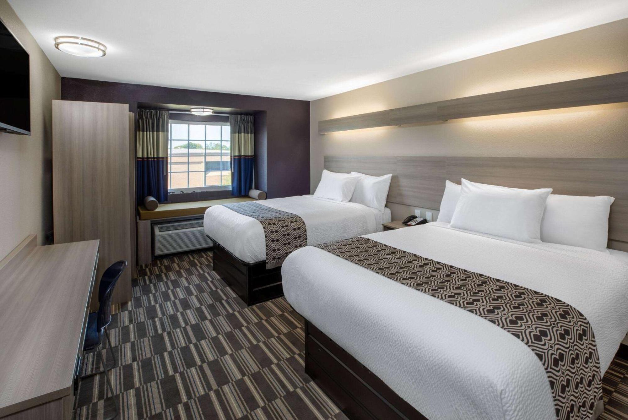 Microtel Inn & Suites By Wyndham Бошьер Сити Экстерьер фото